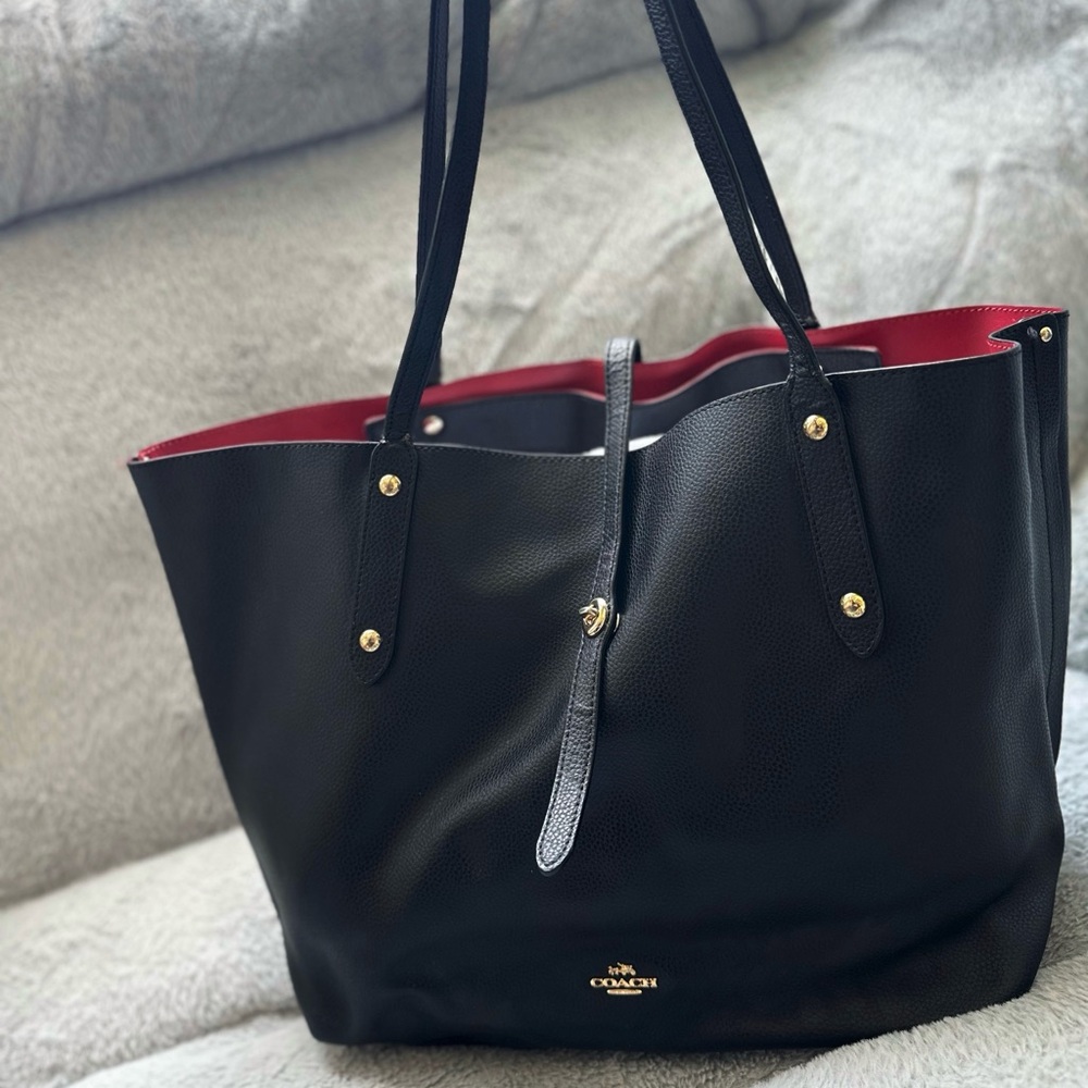 Coach Market Tote in Black Pebble Leather with Oxblood Interior (58849)